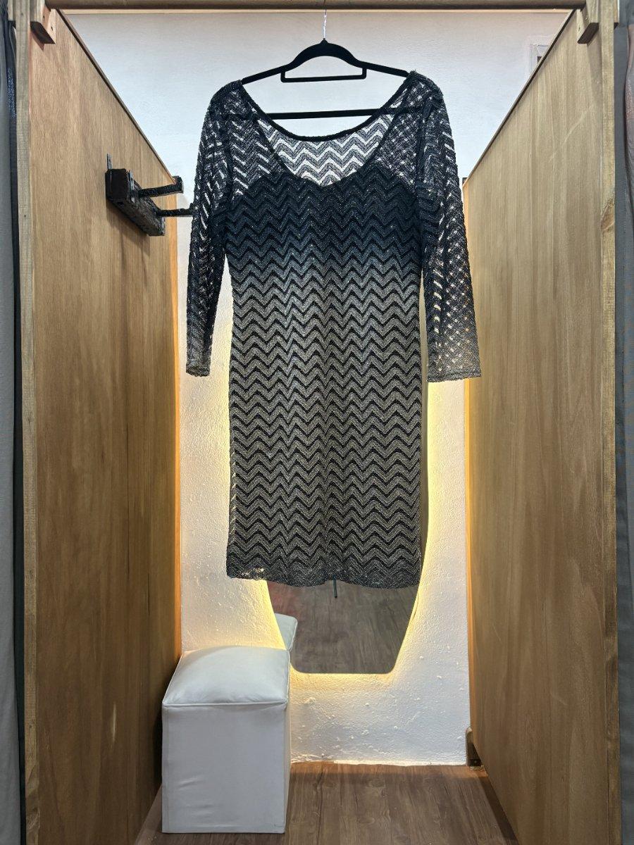 Vestido corto con mangas