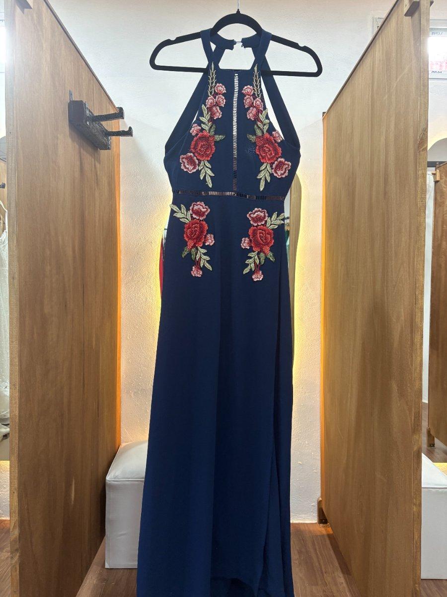 Vestido largo azul sin mangas y estampado