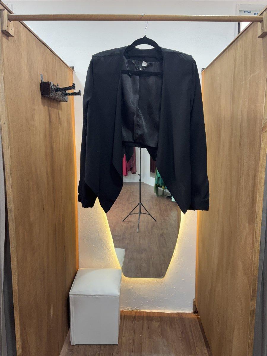 Blazer corto detras picos adelante