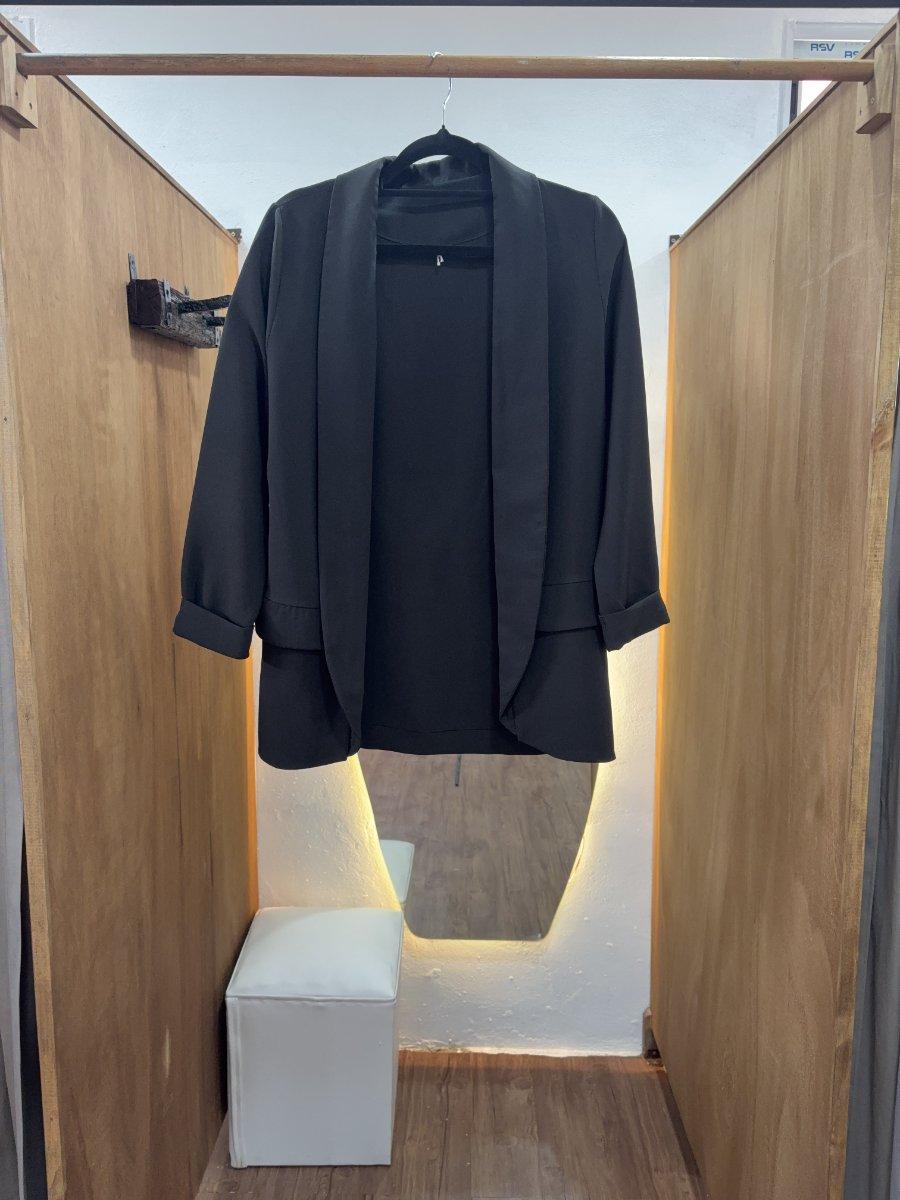 Blazer negro largo sencillo