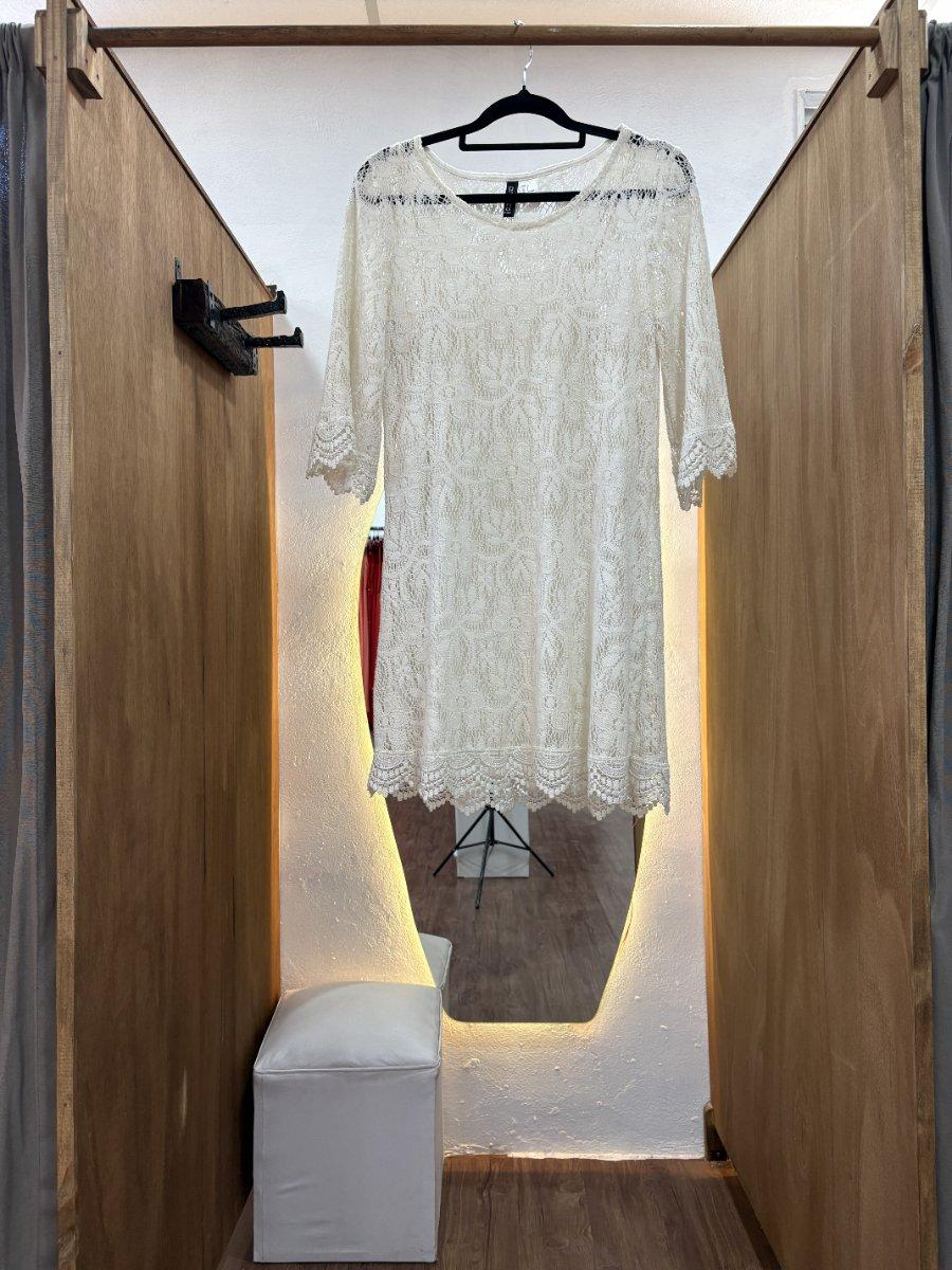 Vestido corto con mangas beige