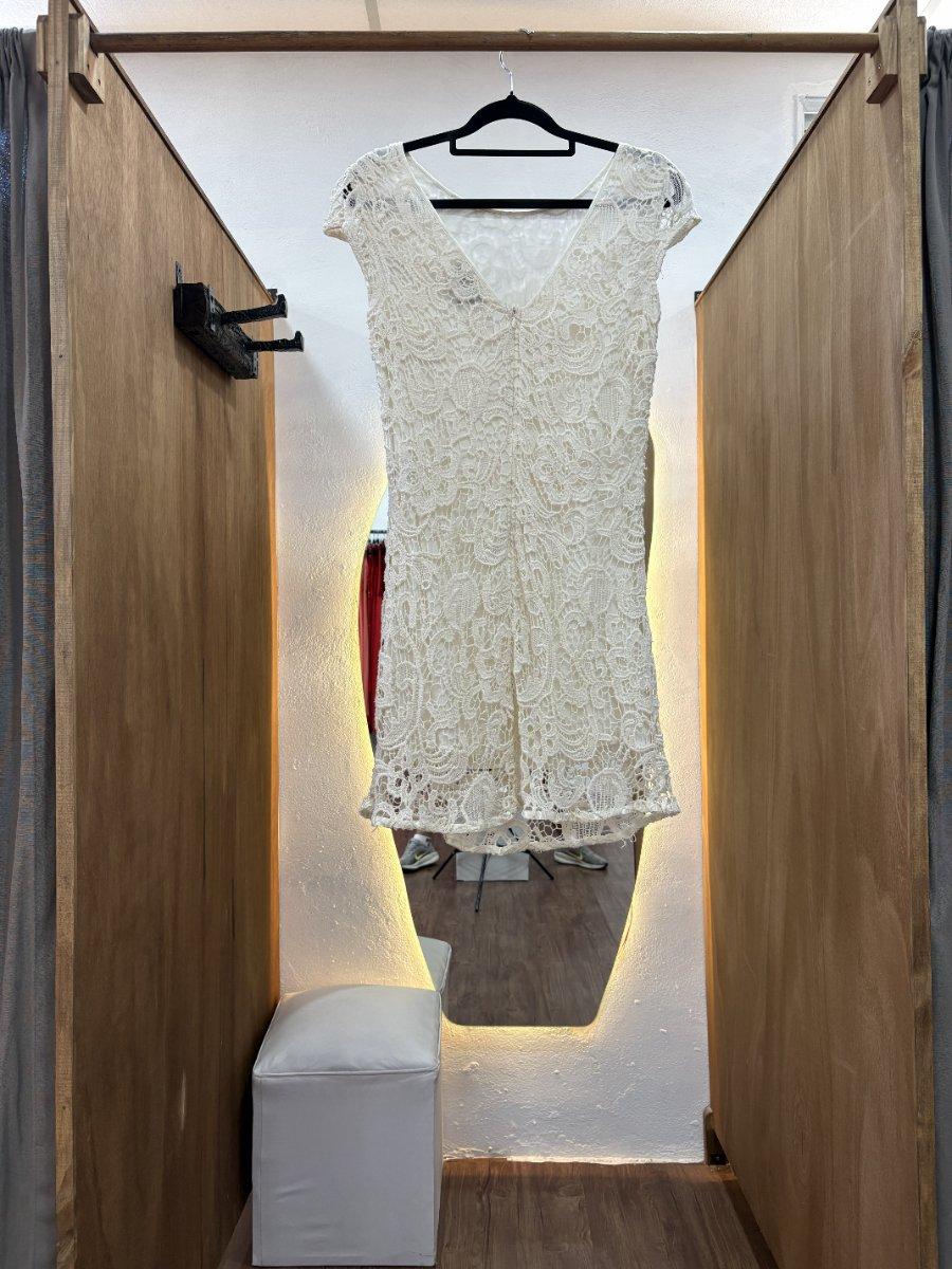 Vestido corto beige