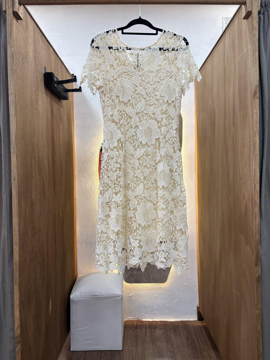 Vestido corto beige
