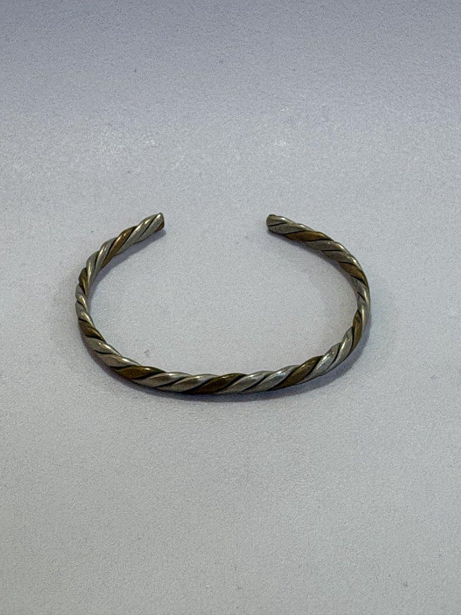 Brazalete fino dorado y plateado