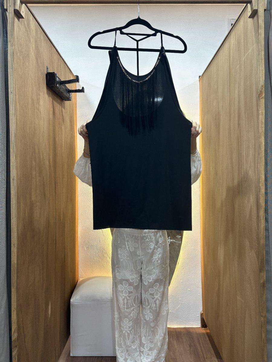 Vestido corto negro con flecos