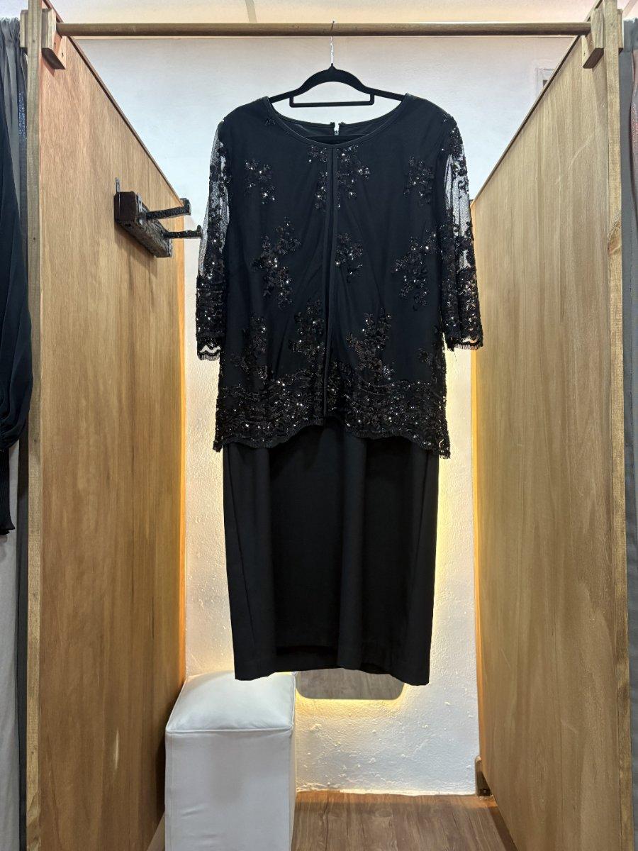 Vestido corto con mangas negro