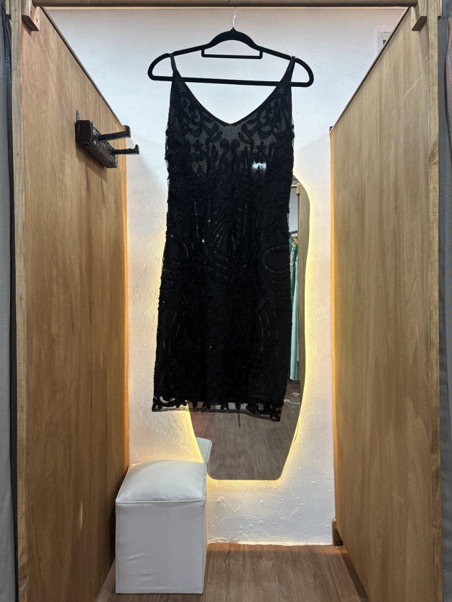 Vestido corto negro