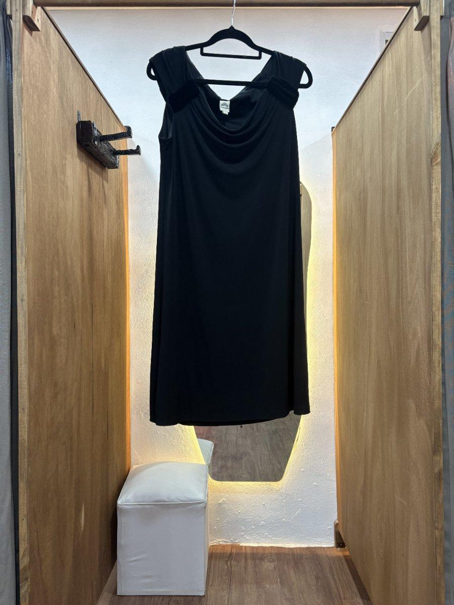 Vestido corto negro