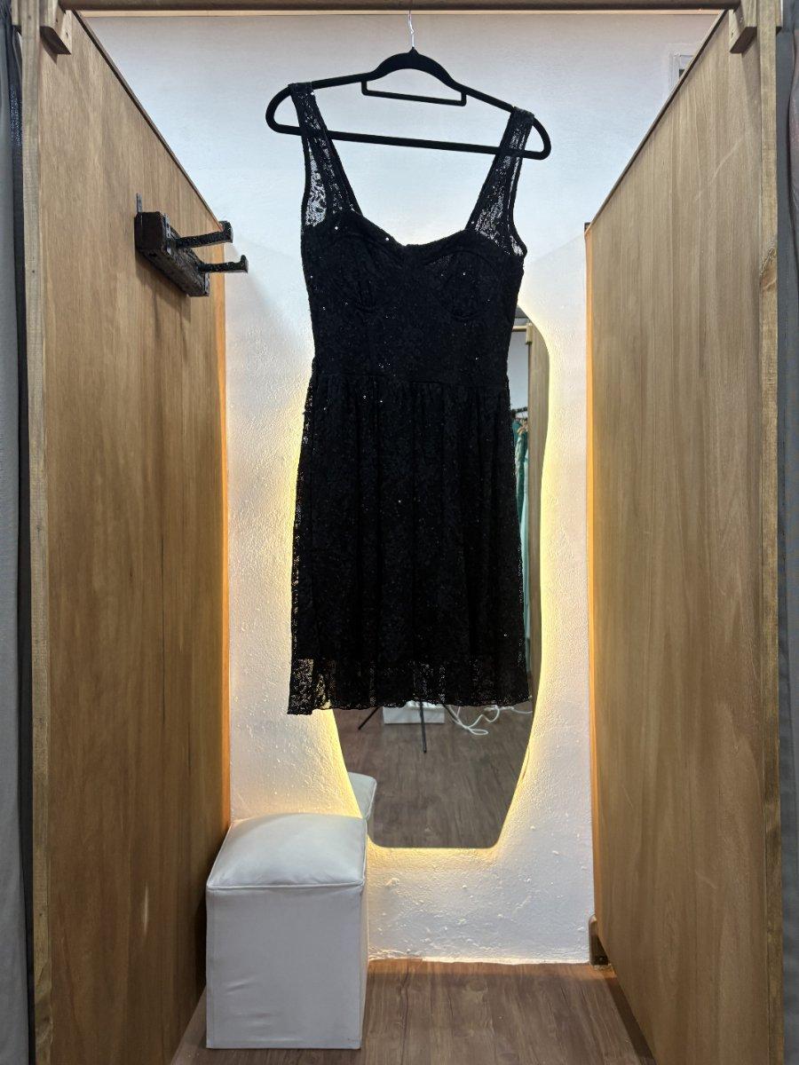 Vestido corto negro