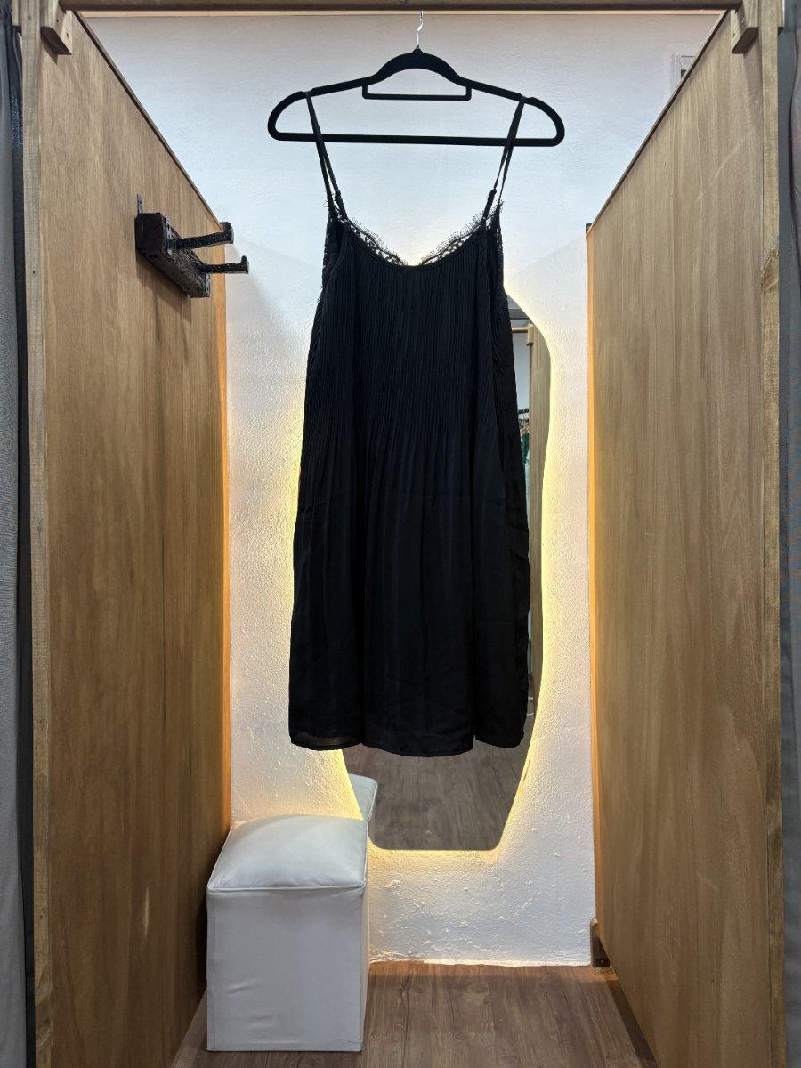 Vestido corto negro