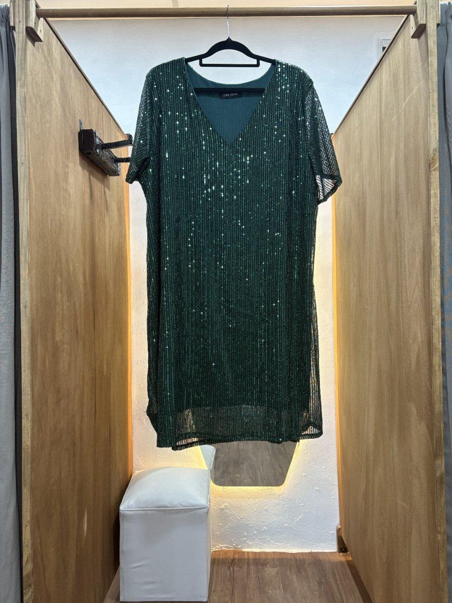 Vestido corto verde con brillos y mangas