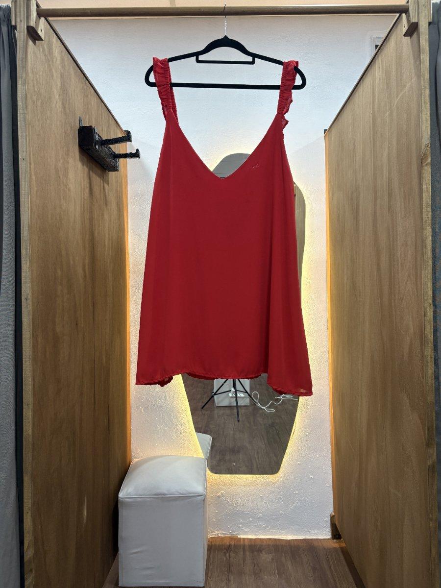 Vestido rojo con volados en las tiras