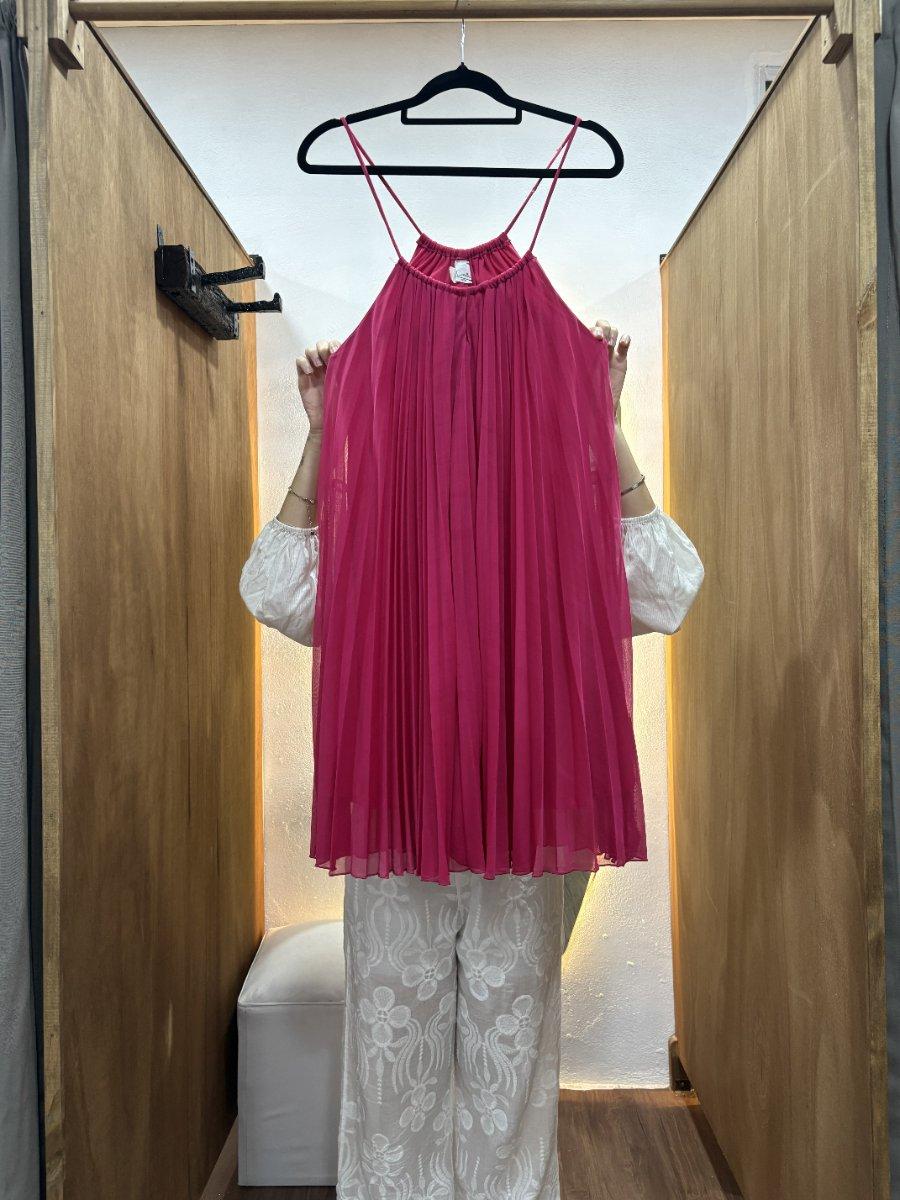 Vestido fucsia dreapeado