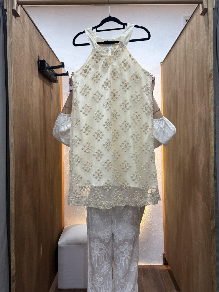 Vestido beige con diseño
