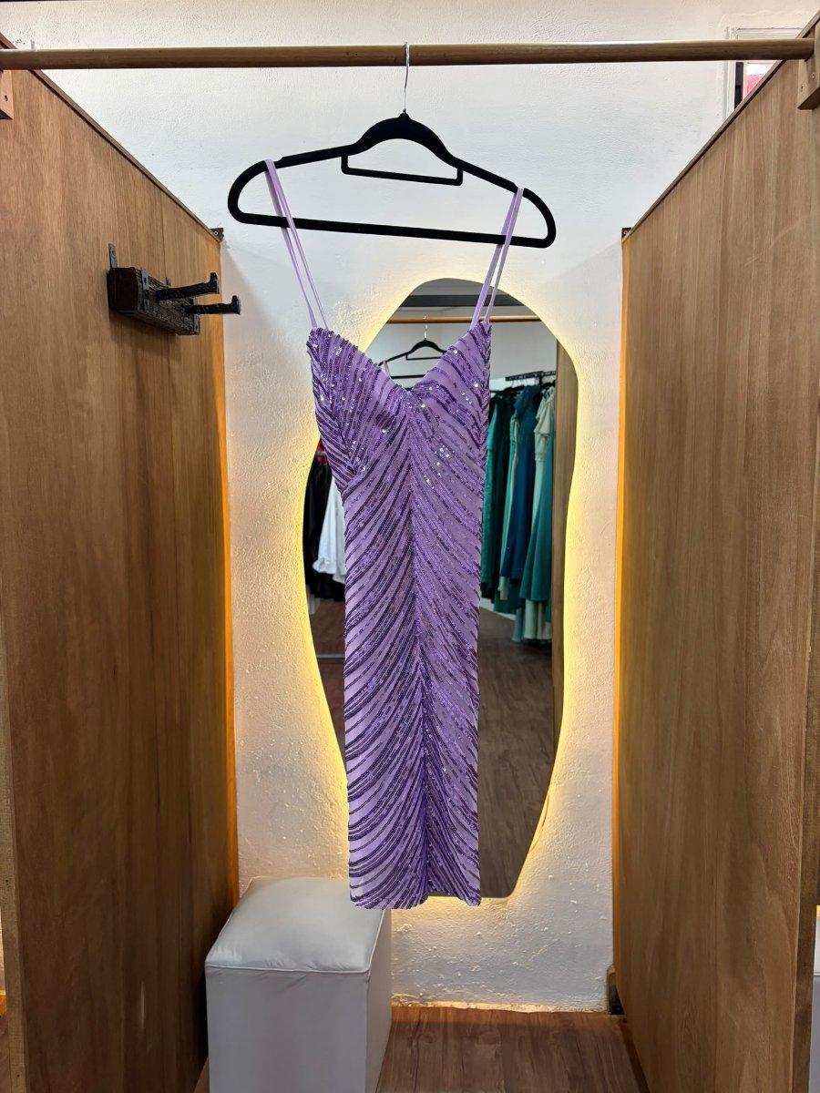 Vestido corto lila con lentejuelas