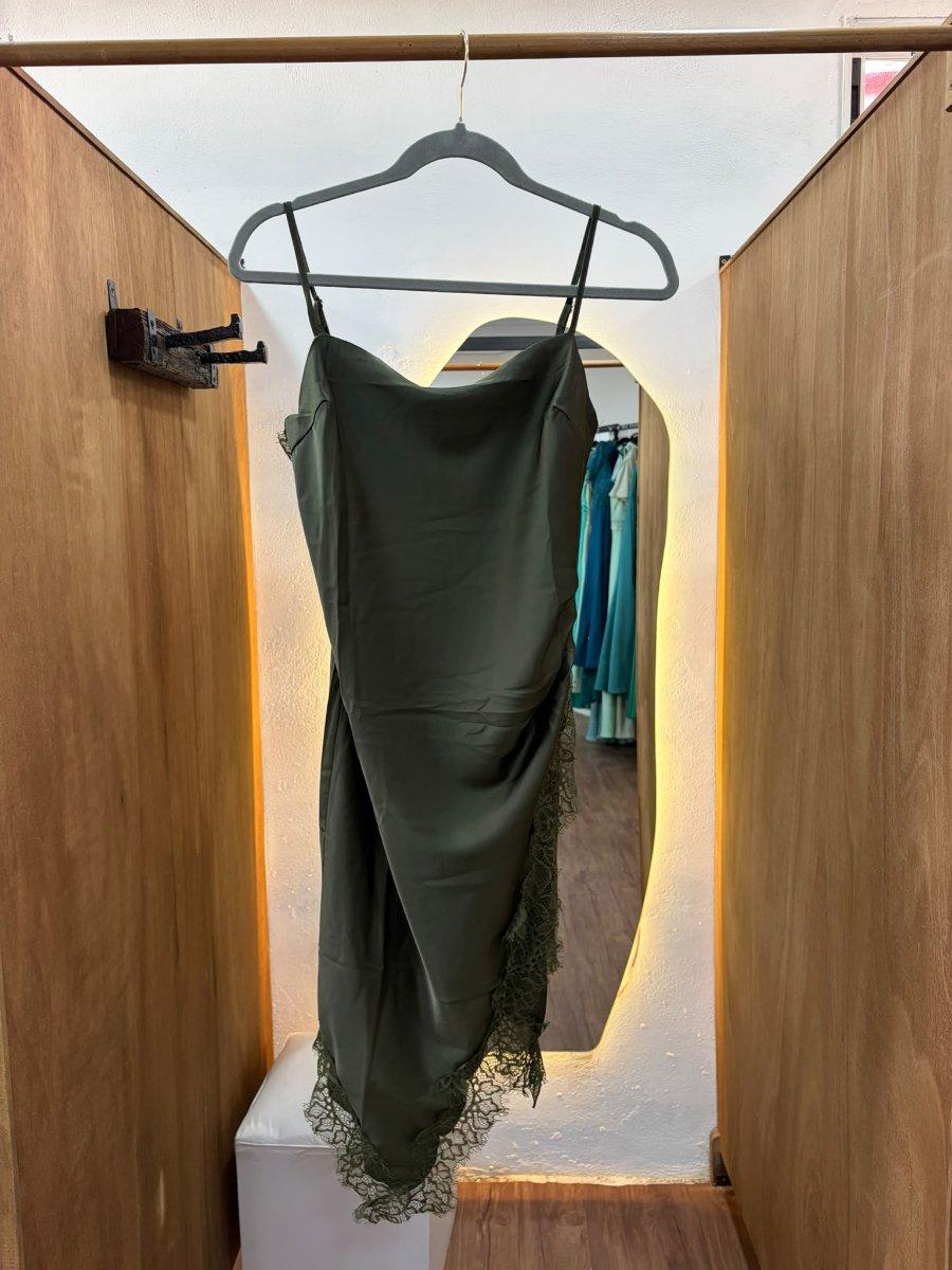Vestido verde militar con encaje
