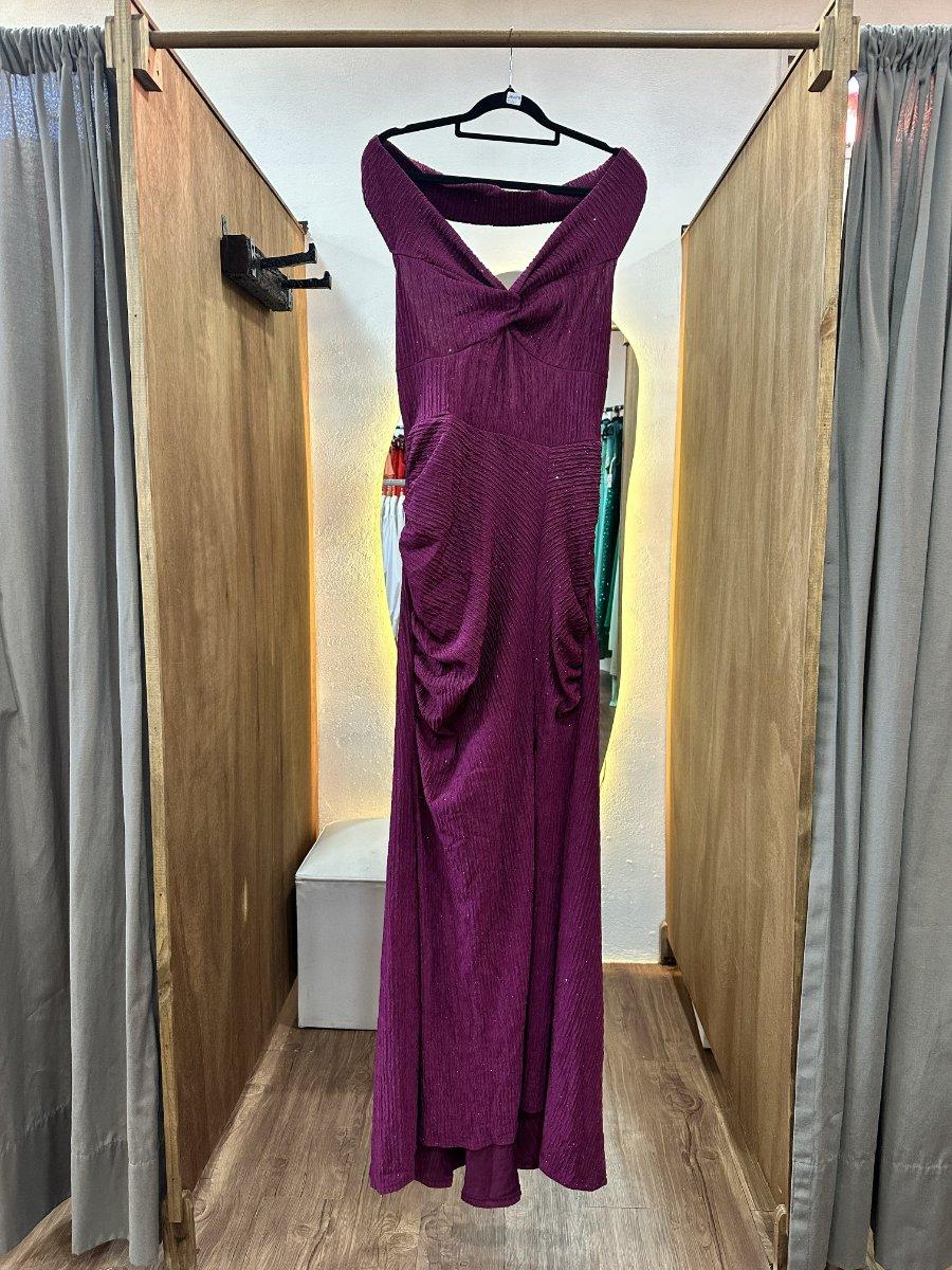 Vestido largo rosa con fruncido en las caderas