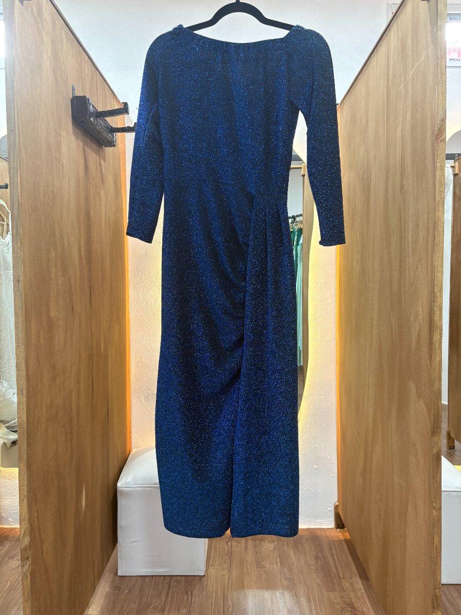 Vestido largo azul brilloso con manga larga