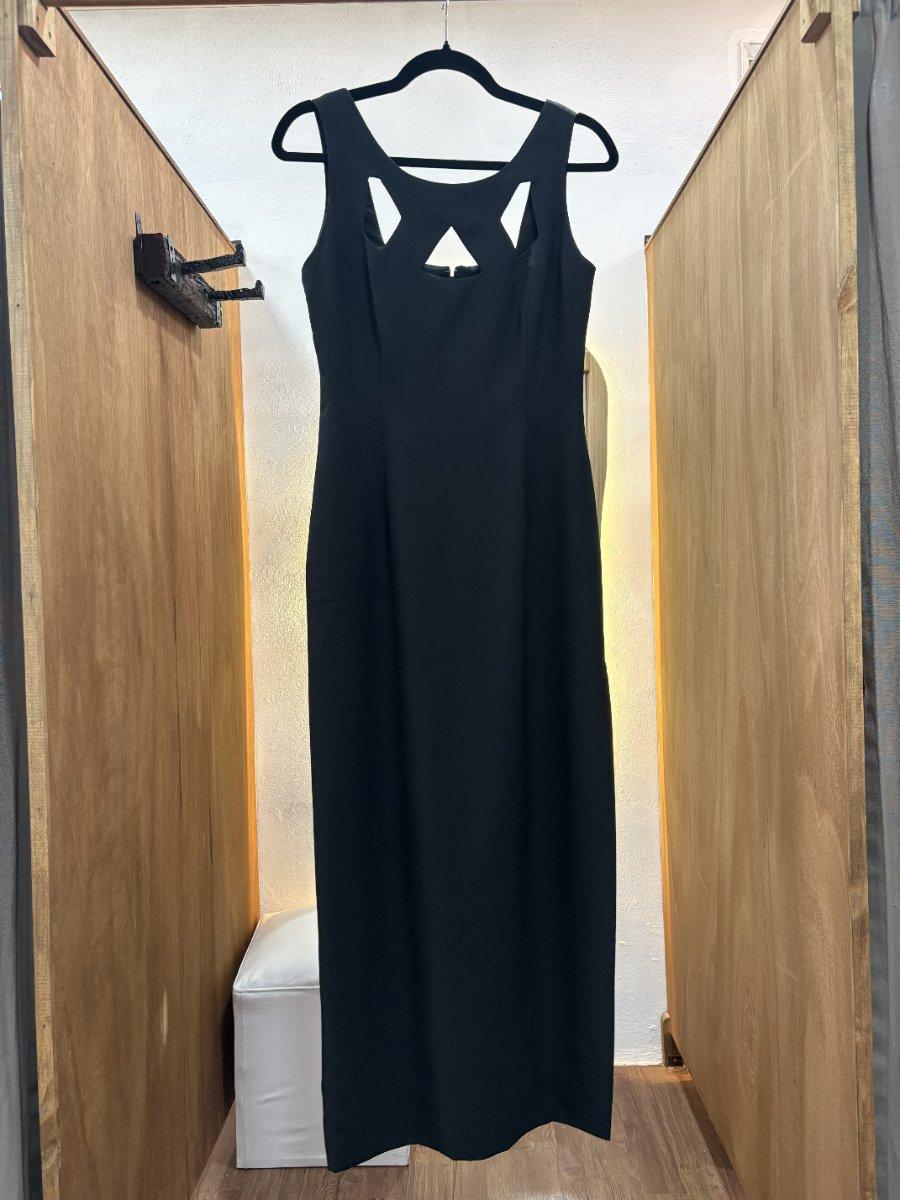 Vestido negro con pecho cruzado