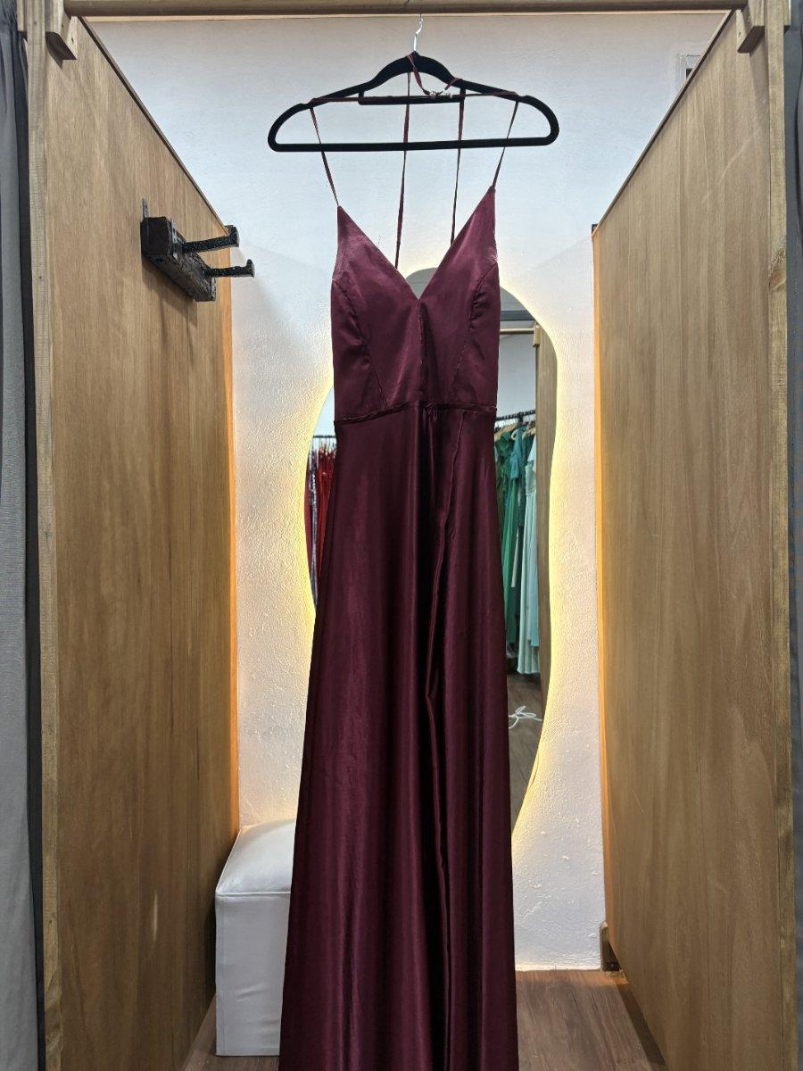 Vestido bordo escote en V