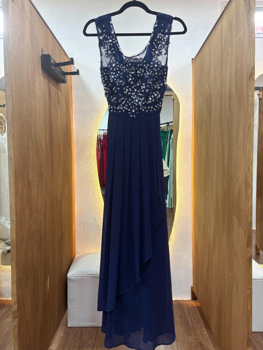 Vestido largo azul con detalle en la parte superior