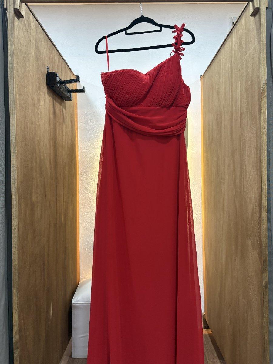Vestido un hombro con flores en un lado