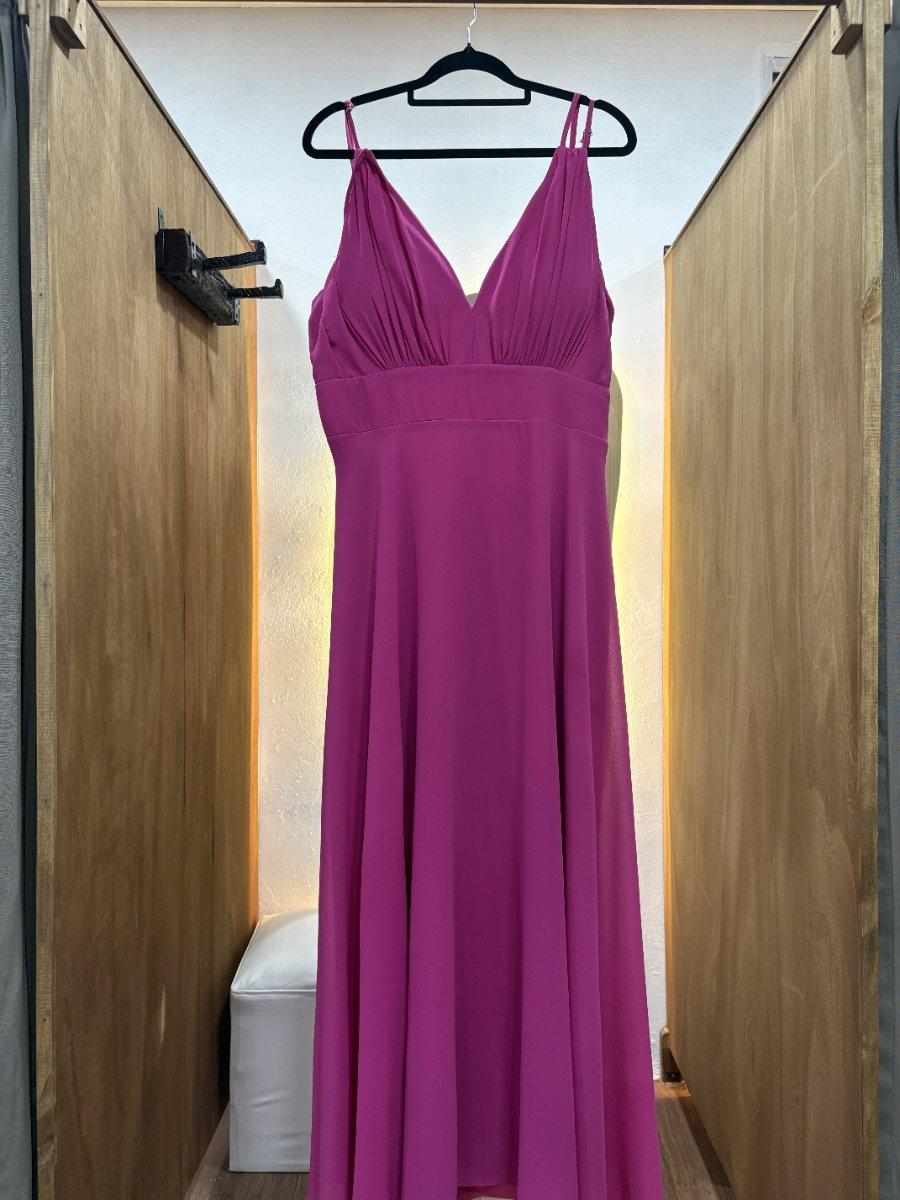 Vestido fucsia escote en V espalda descubierta