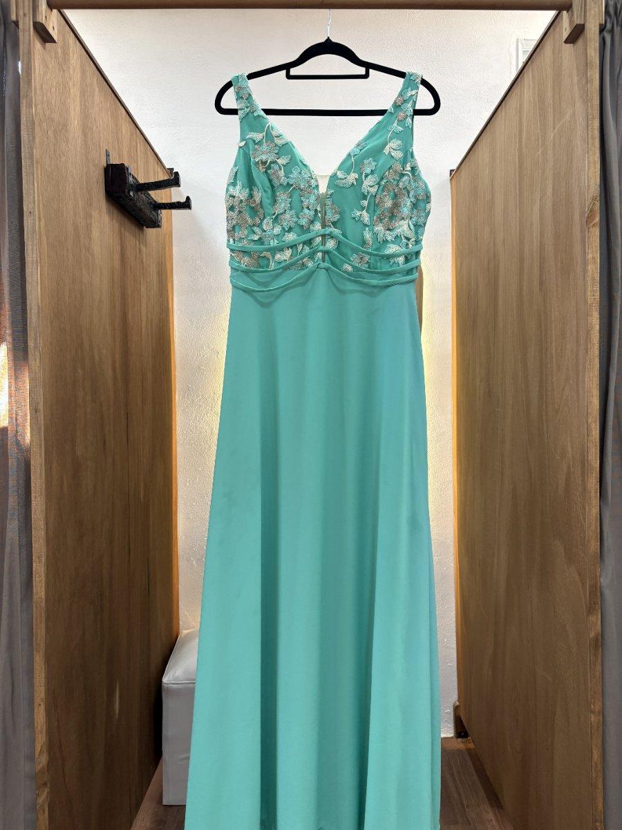 Vestido largo verde con detalle en la parte superior