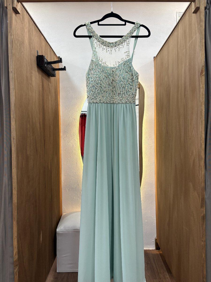 Vestido largo con perlas en la parte superior