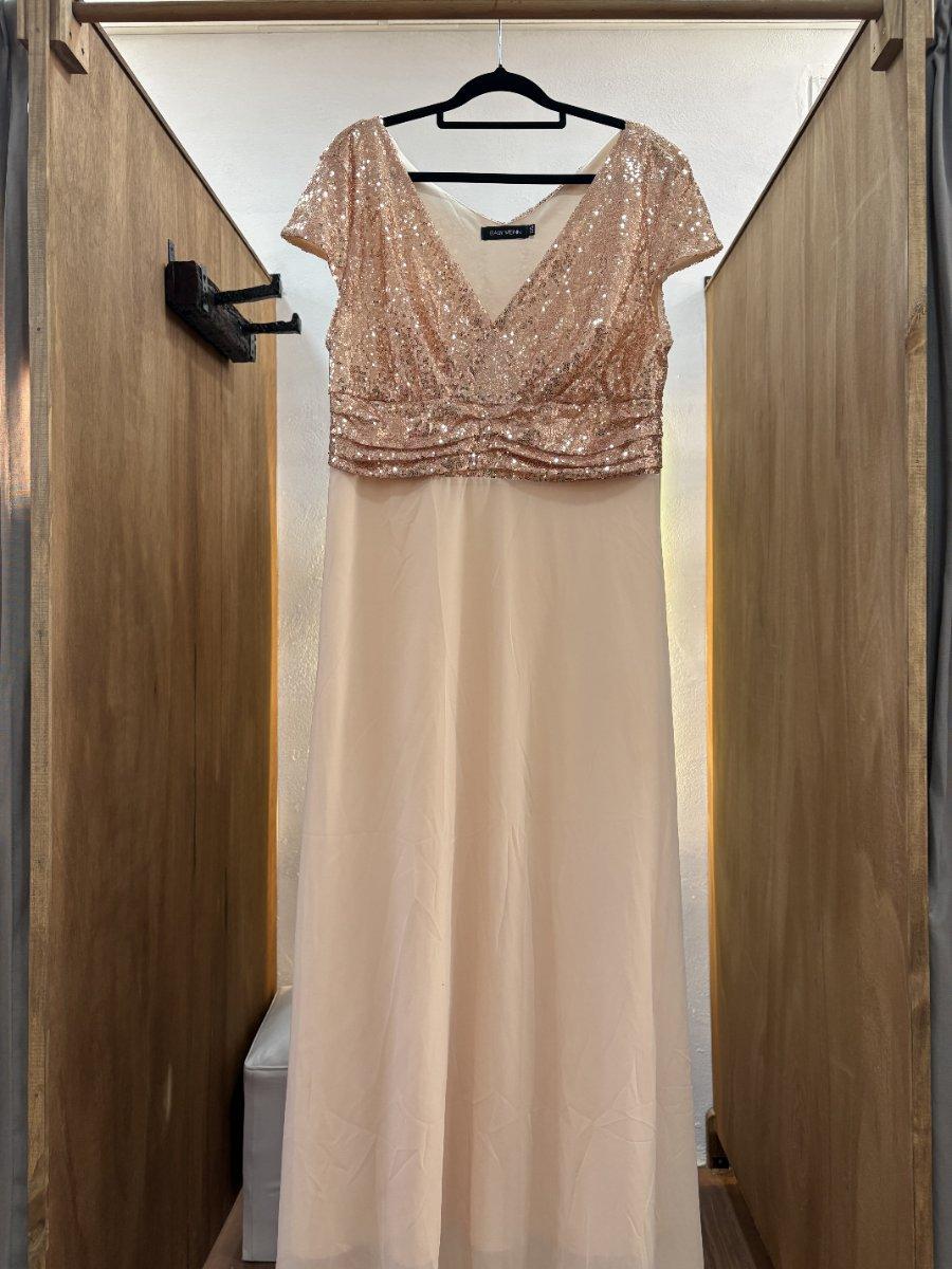 Vestido lentejuelas parte superior y manga corta