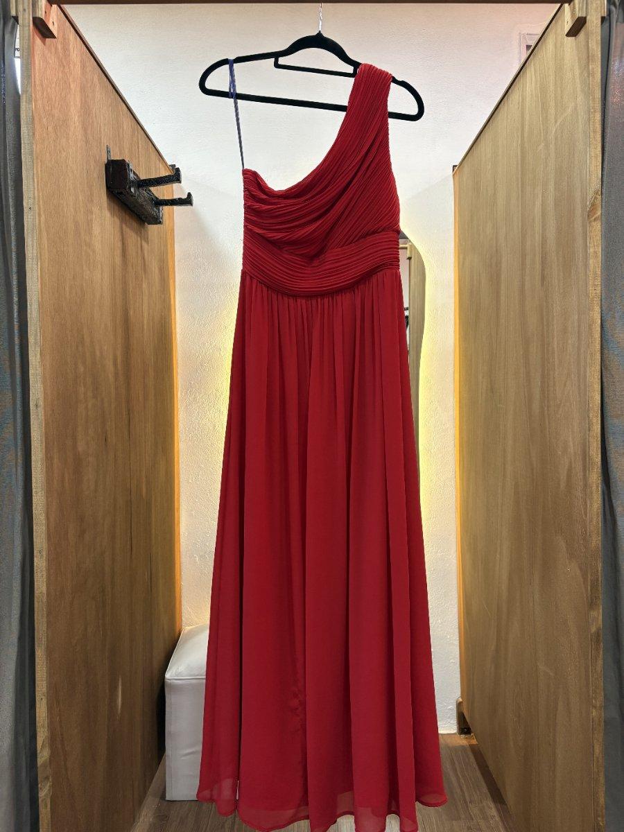 Vestido rojo de un hombro