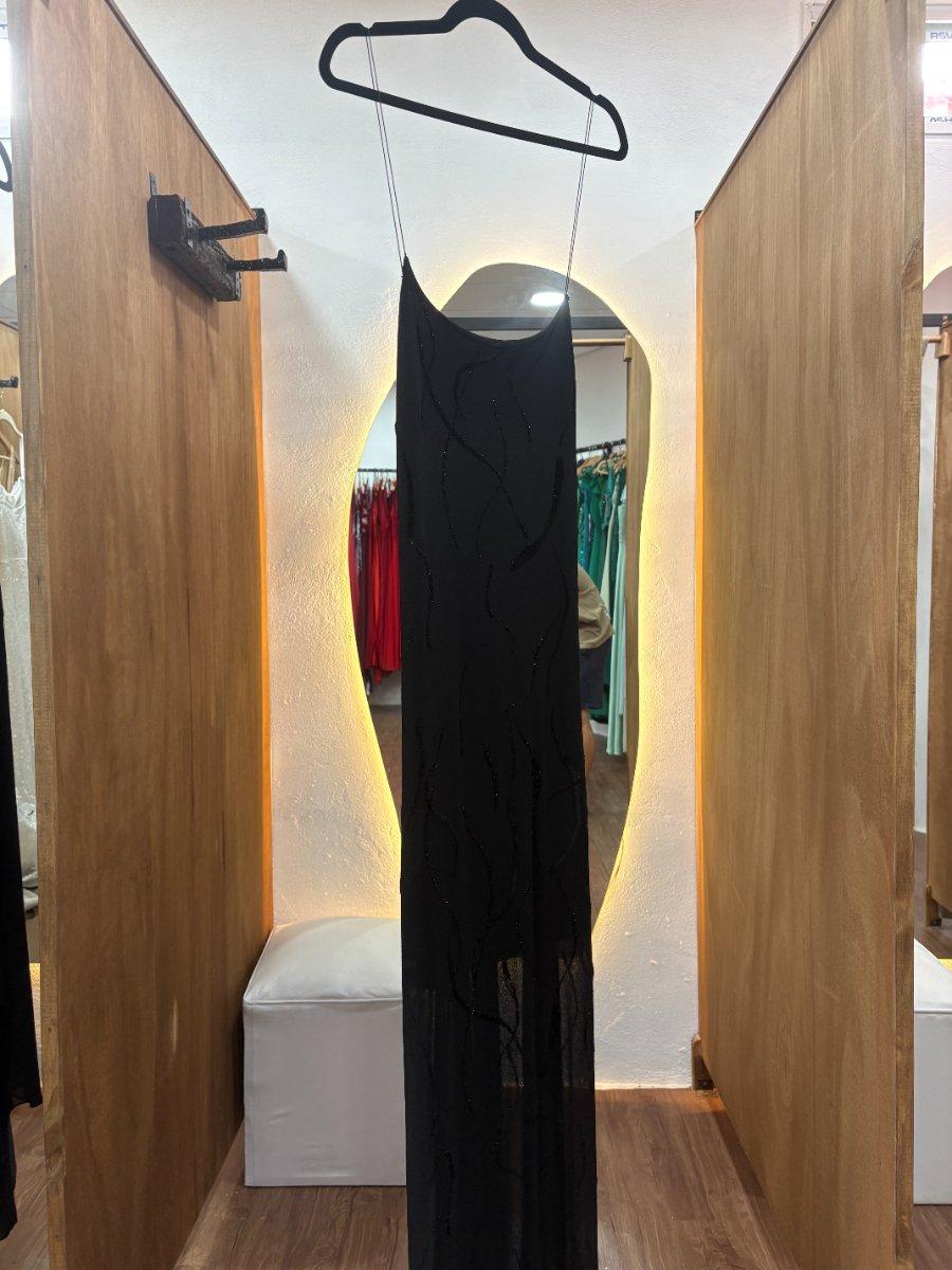 Vestido largo negro con detalles en brillos