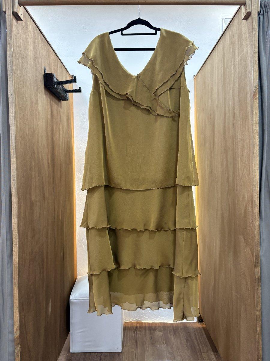 Vestido largo marrón con bolados