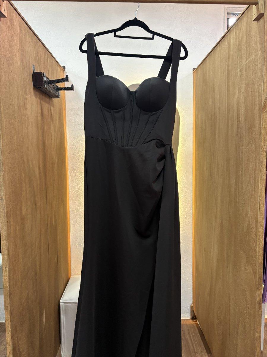 Vestido negro con corset