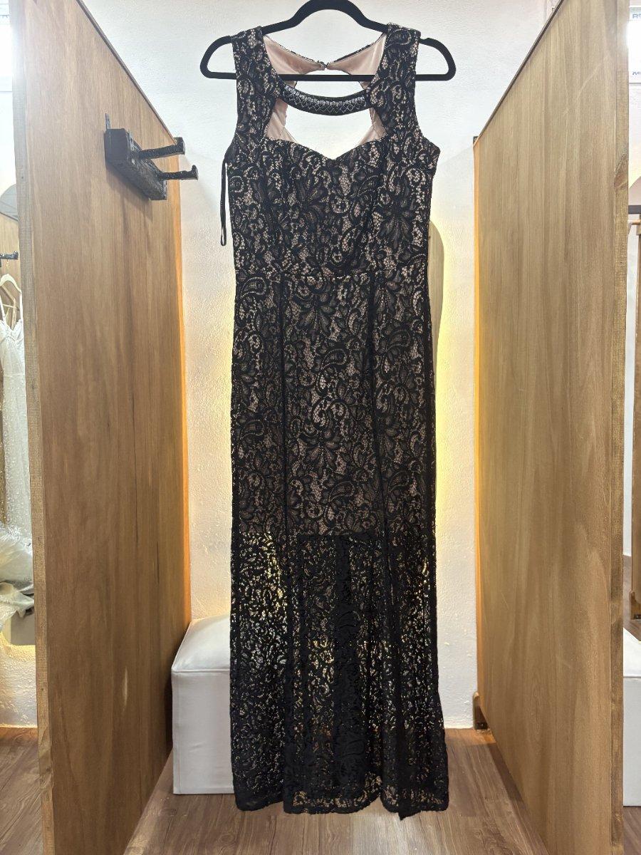 Vestido largo negro con detalle en rosado