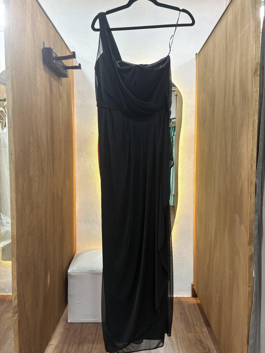 Vestido negro largo con una manga