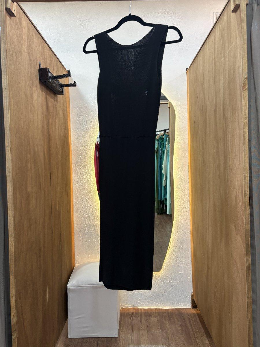Vestido largo negro con detalle en la espalda