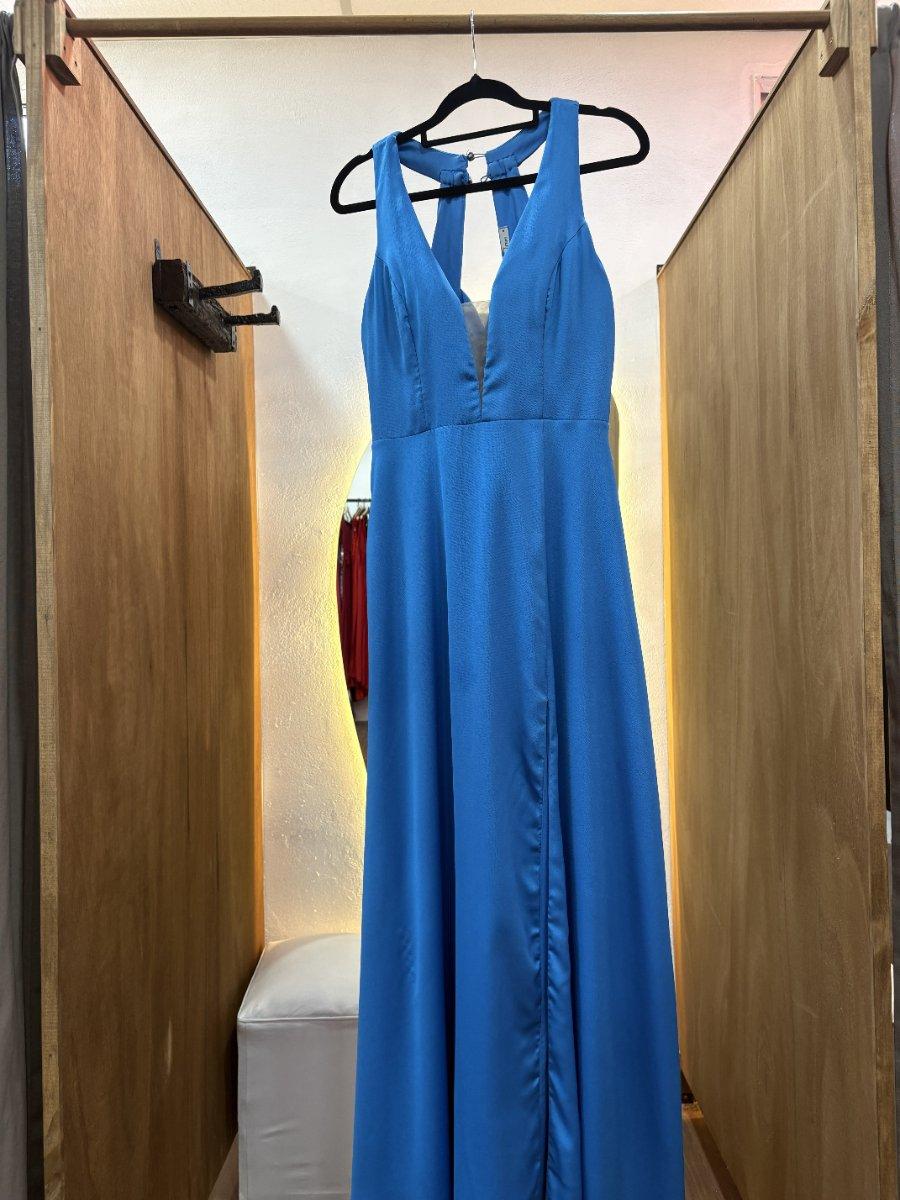 Vestido celeste con transparencia en pecho y tajo