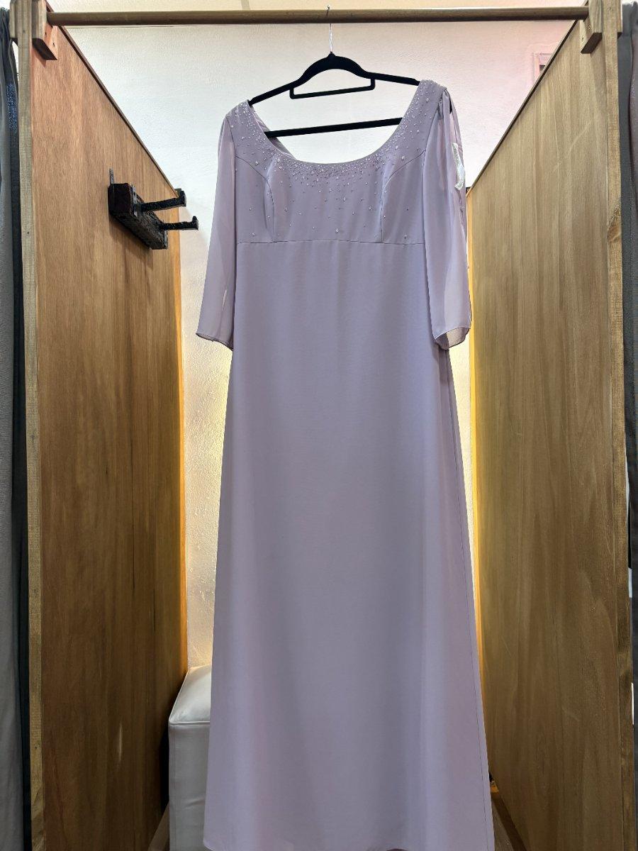 Vestido lila manga 3/4 abierta