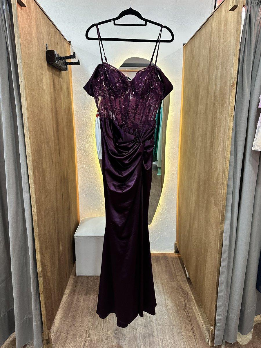 Vestido largo violeta con corset