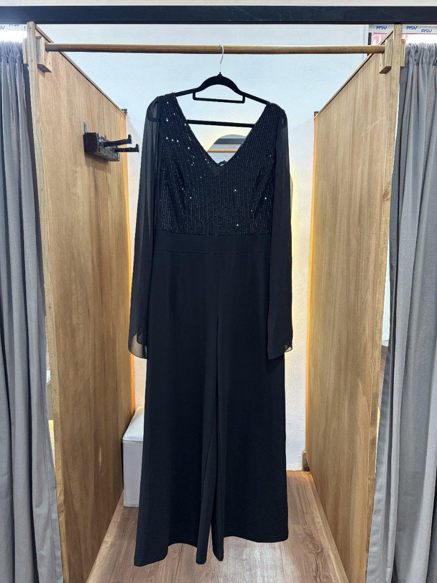 Mono negro con mangas de tull