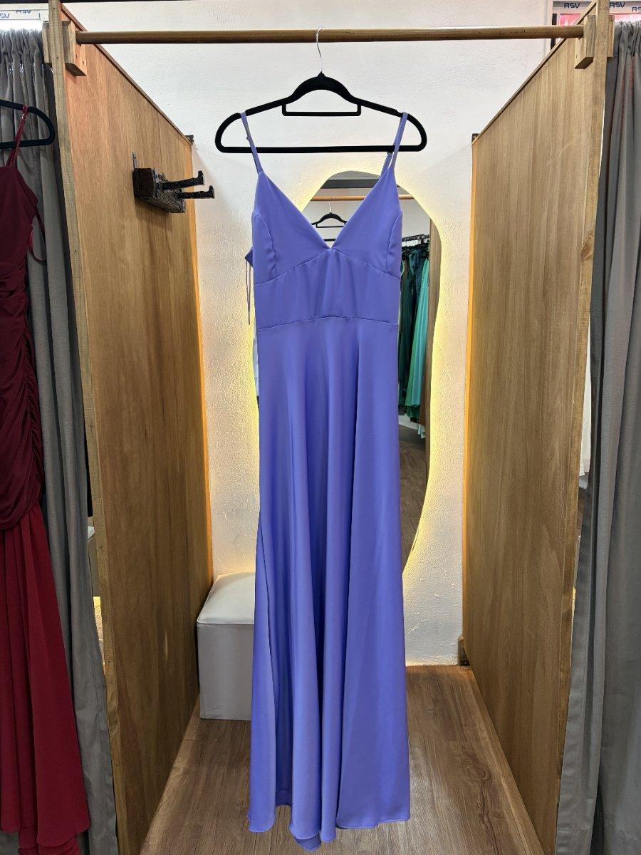 Vestido largo violeta con espalda descubierta