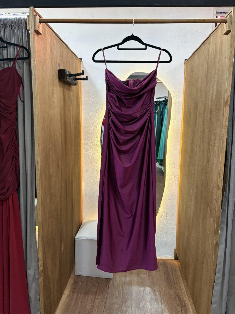 Vestido largo strapless bordó