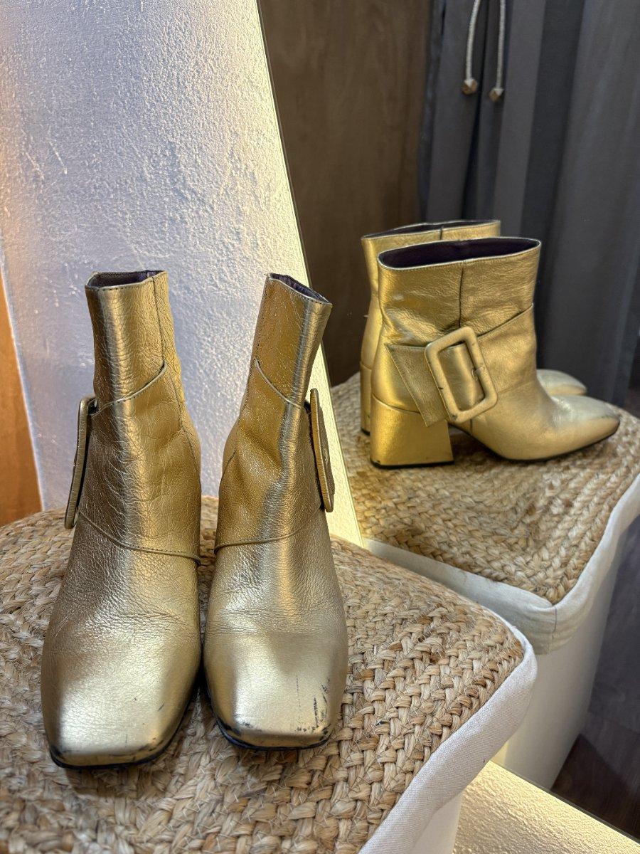 Botas doradas cortas