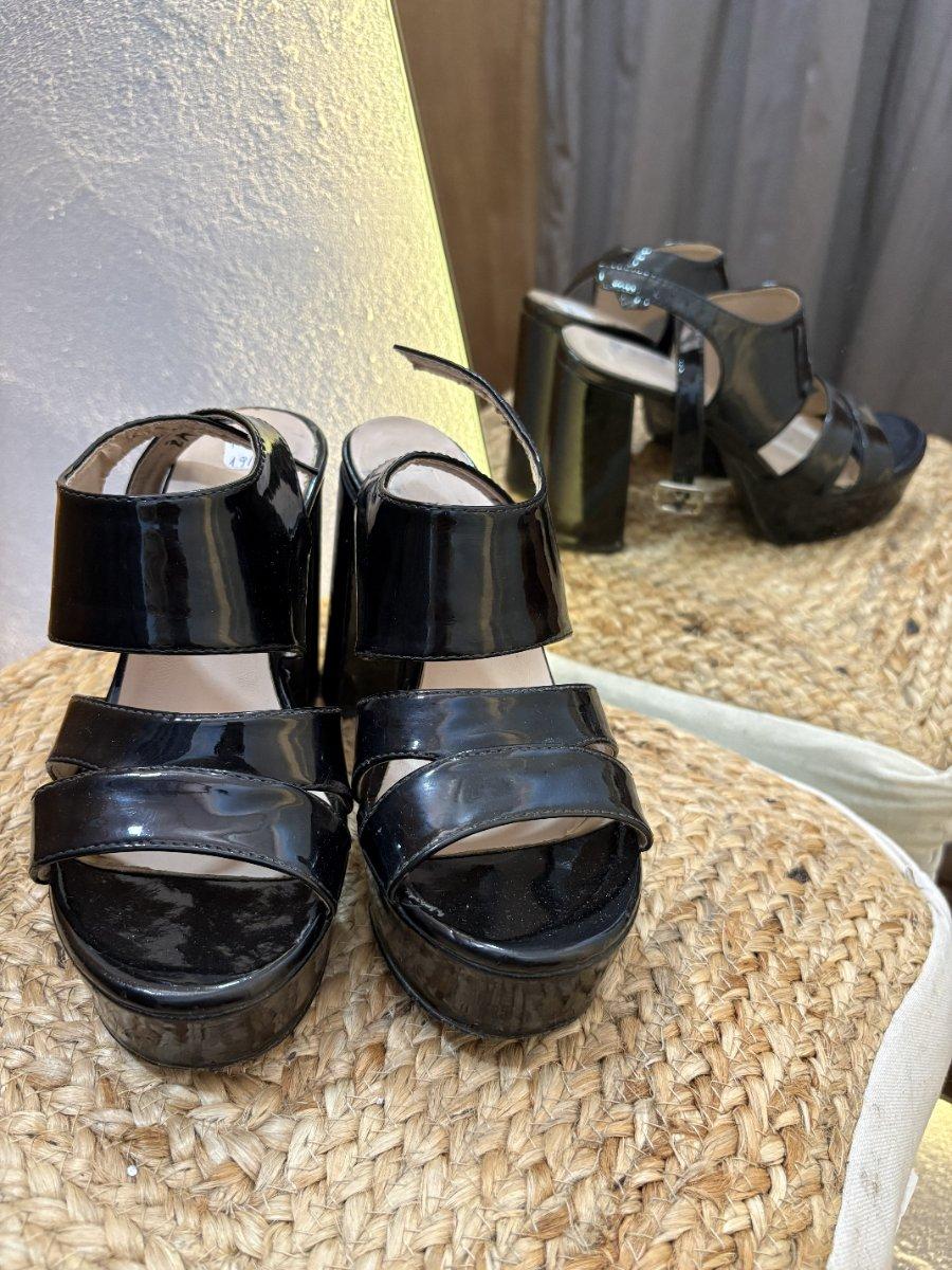 Zapato negro doble cinte