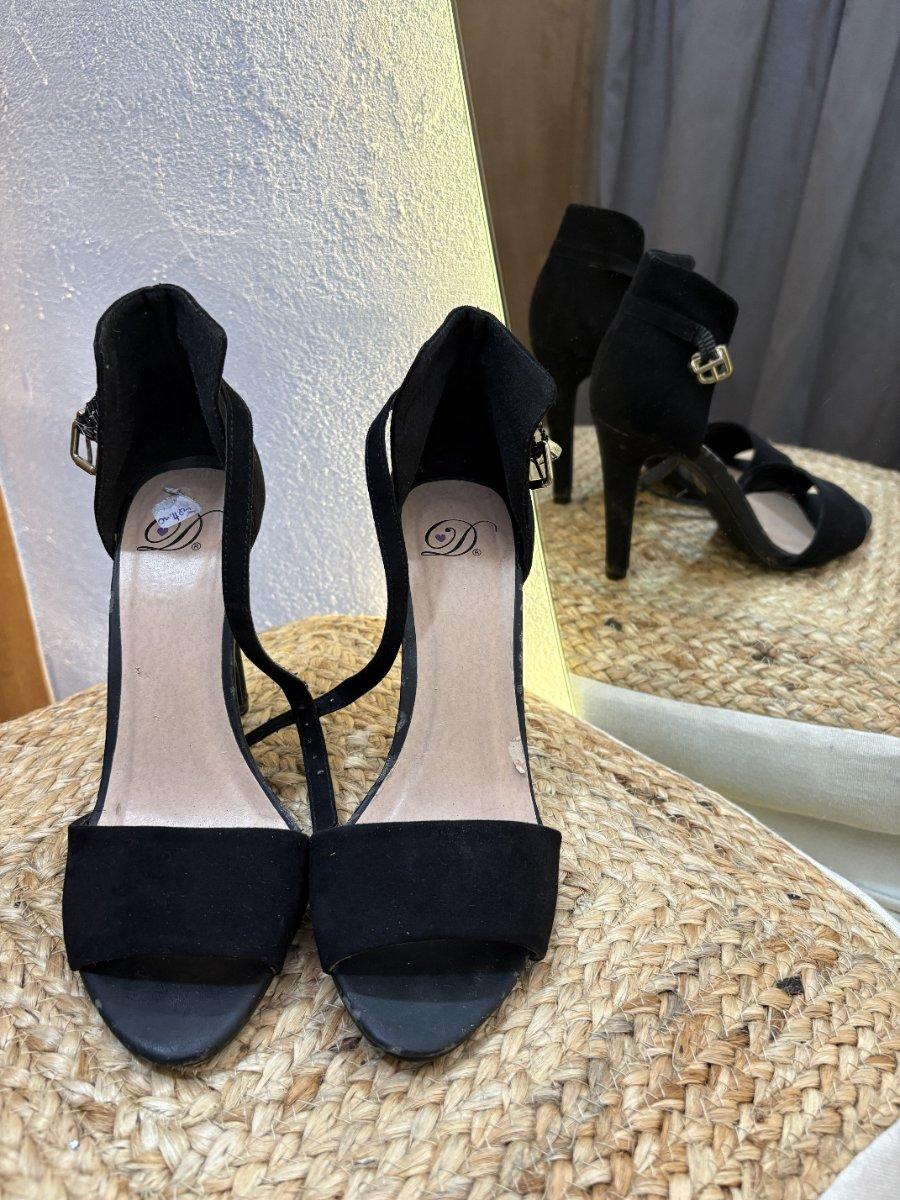 Zapato negro con tobillera alta gamuza