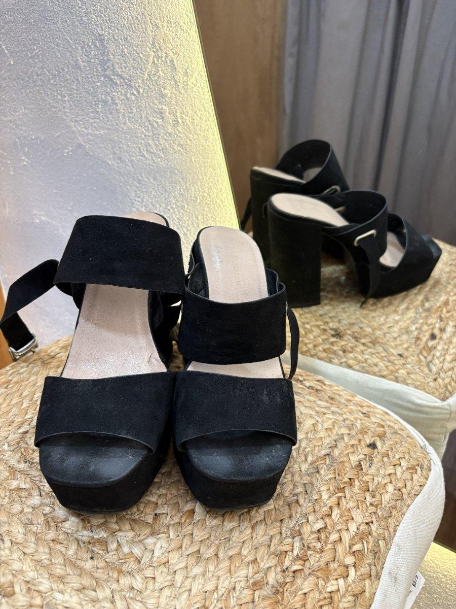 Zapato negro gamuza