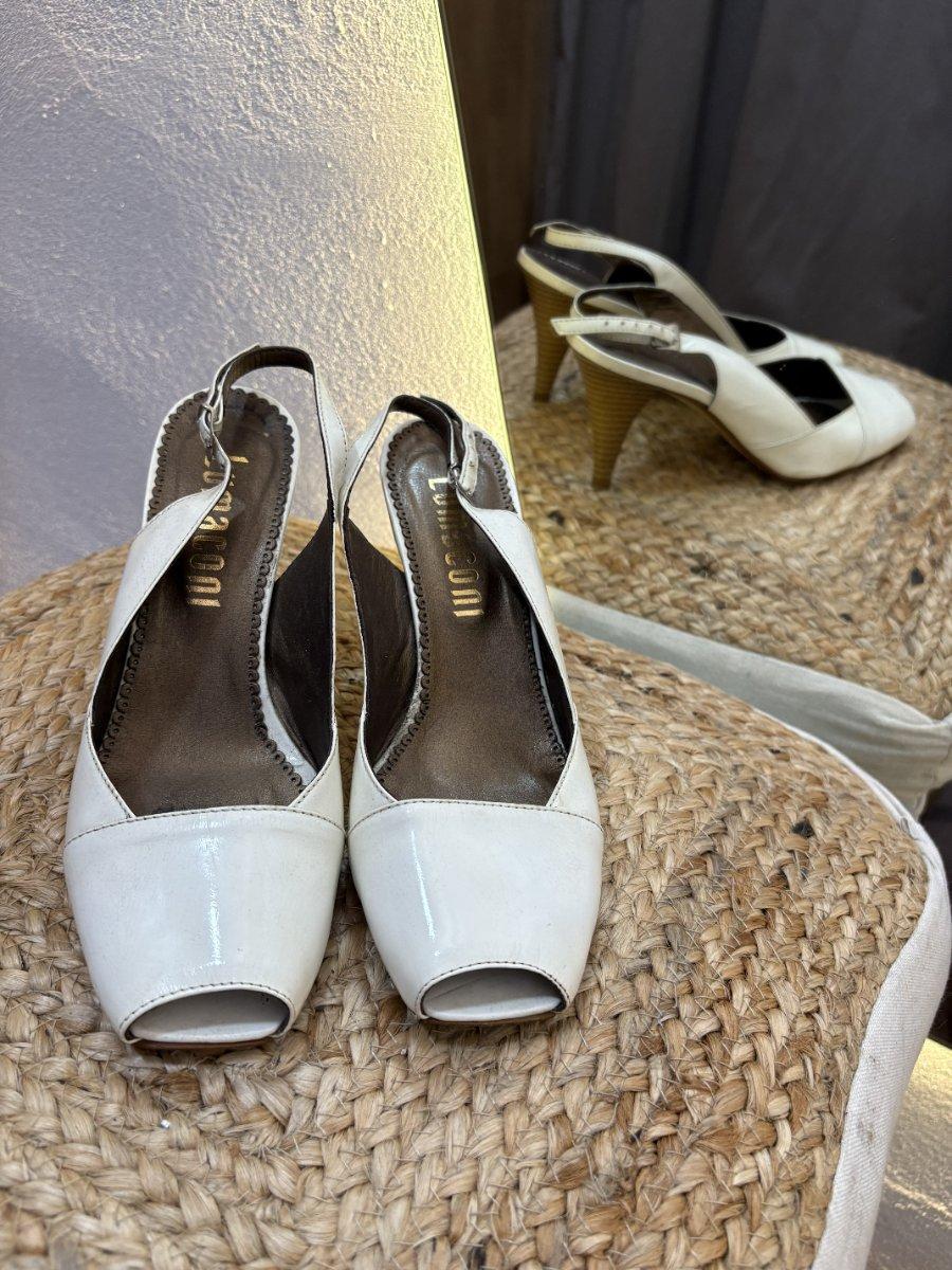 Zapato blanco con tobillera
