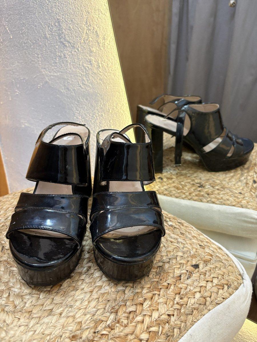 Zapato negro cinta doble