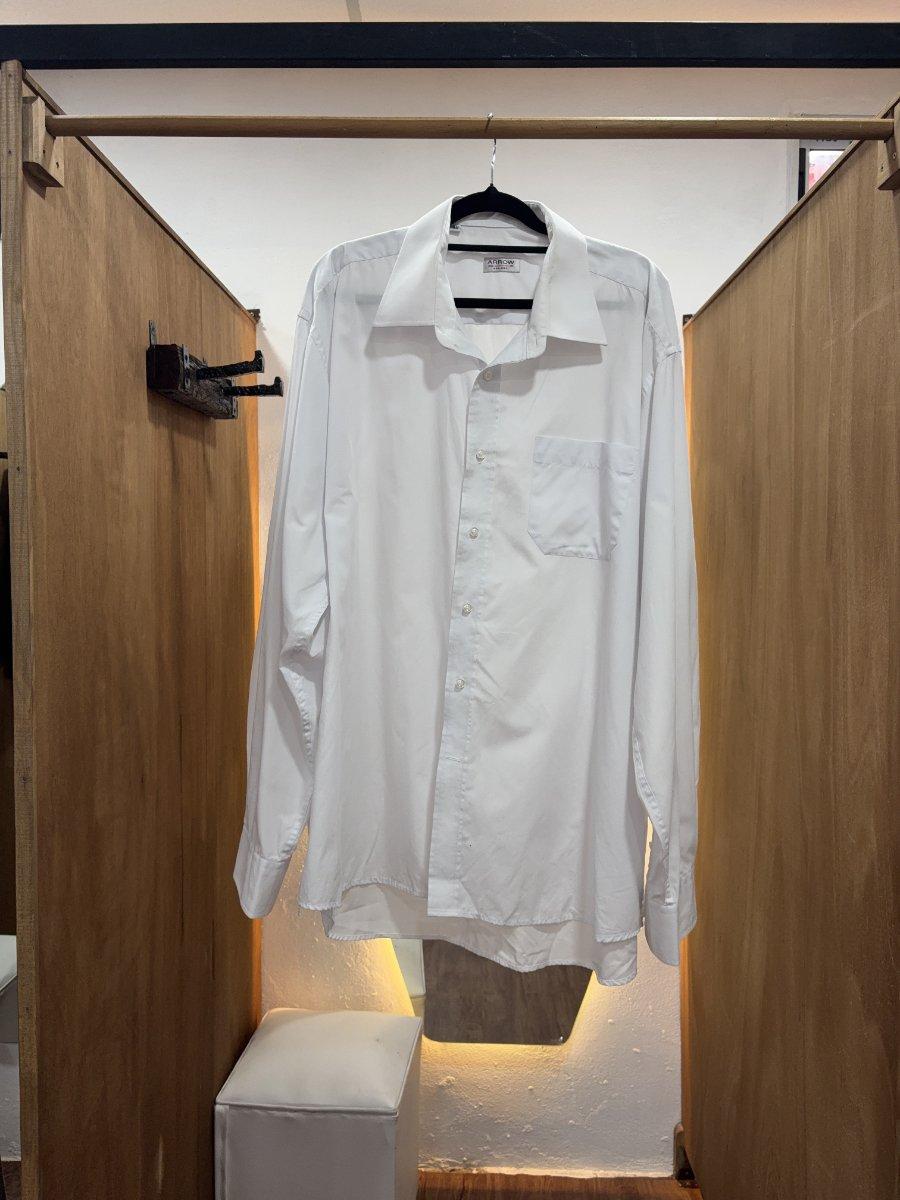 Camisa blanca lisa con bolsillo (ARROW)